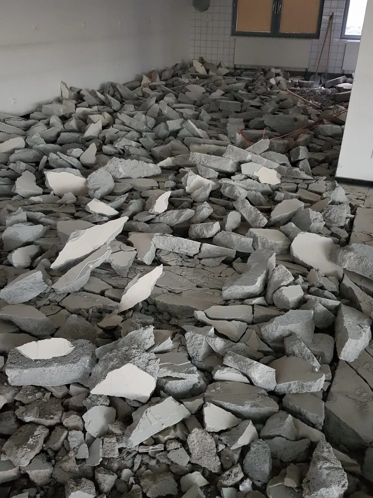 Rückbau mit Bauschutt · Baustellenfoto