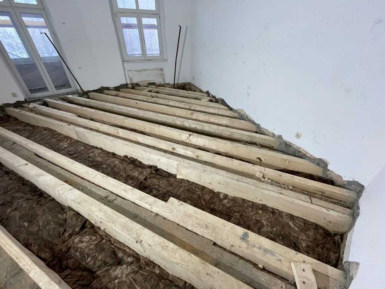 Holzbalkenlage im Dachgeschoss · Baustellenfoto